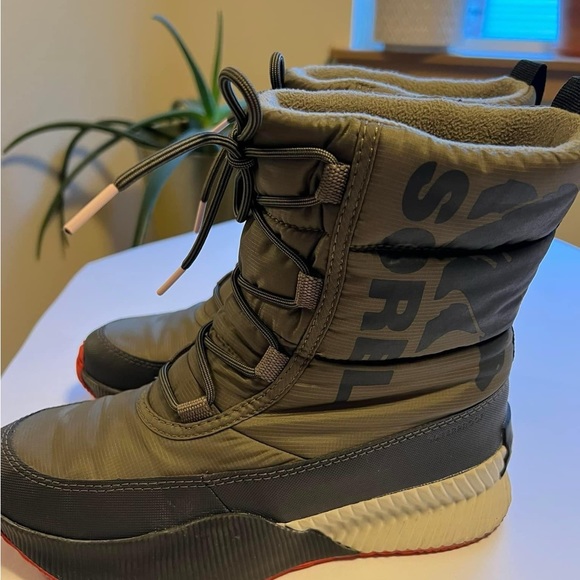 EUC Sorel Winter Snow Boots - Picture 6 of 8